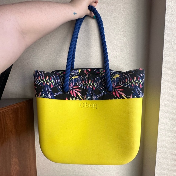O Bag Vibrant Yellow and Blue Geometric Tote - Picture 3 of 6